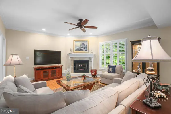 10033 ALTAMONT CIR, Fredericksburg, VA 22408
