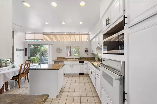 42154 Thoroughbred LN, Murrieta, CA 92562