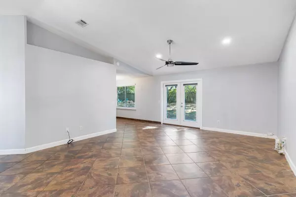 7933 Skyview Boulevard, Navarre, FL 32566