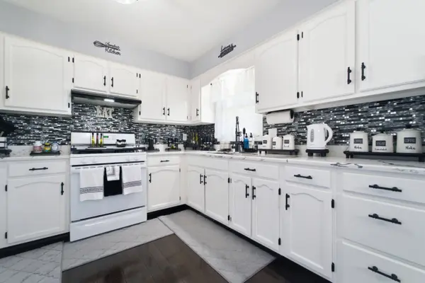 1552 W 99th Avenue, Crown Point, IN 46307