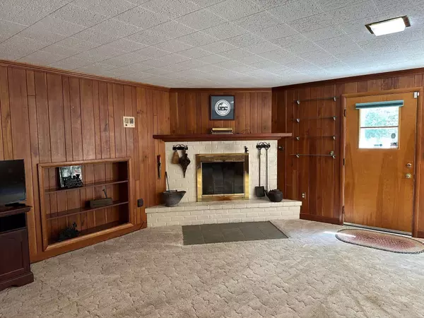 188 MIDDLEBROOK RD, Staunton, VA 24401