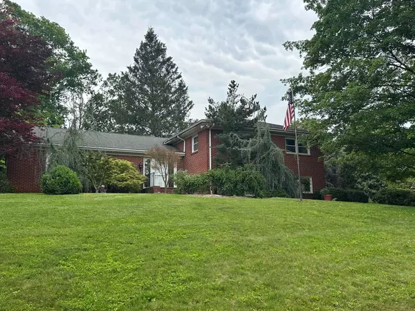 188 MIDDLEBROOK RD, Staunton, VA 24401