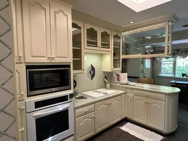 188 MIDDLEBROOK RD, Staunton, VA 24401