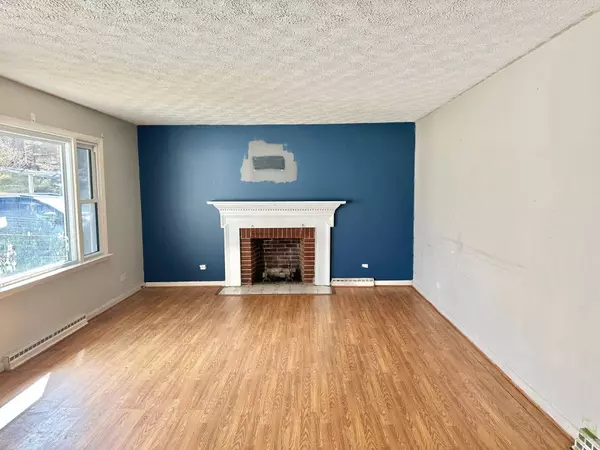 60 OAK ST, Craigsville, VA 24430