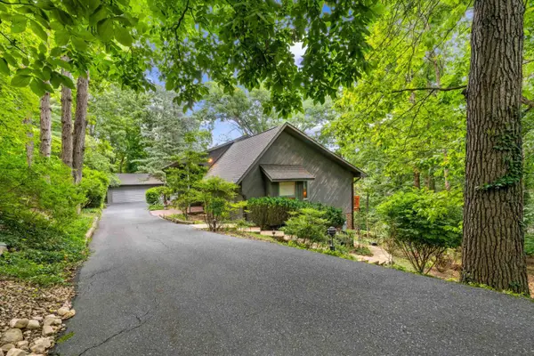 114 OAK TERRACE DR, Staunton, VA 24401