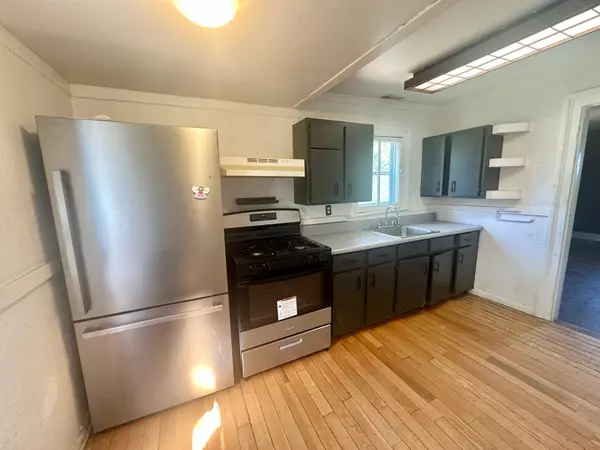 302 INSTITUTE ST, Staunton, VA 24401