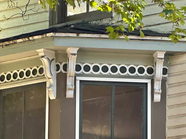 302 INSTITUTE ST, Staunton, VA 24401