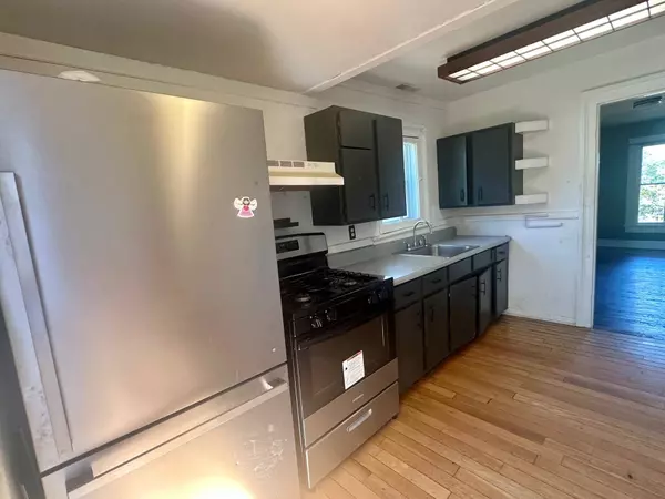 302 INSTITUTE ST, Staunton, VA 24401