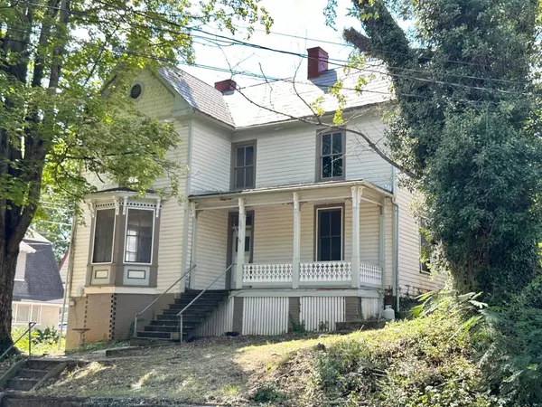 302 INSTITUTE ST, Staunton, VA 24401