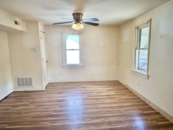 2515 W BEVERLEY ST, Staunton, VA 24401