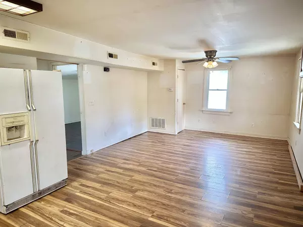 2515 W BEVERLEY ST, Staunton, VA 24401