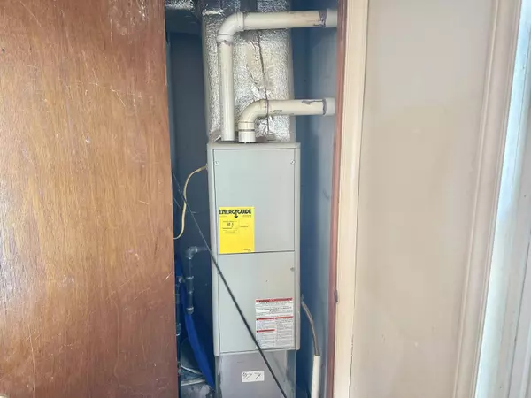 2515 W BEVERLEY ST, Staunton, VA 24401