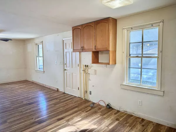 2515 W BEVERLEY ST, Staunton, VA 24401