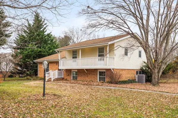 39 FOREST SPRINGS DR, Stuarts Draft, VA 24477