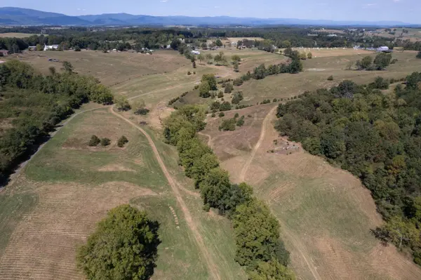 1370 MIDDLEBROOK RD, Staunton, VA 24401