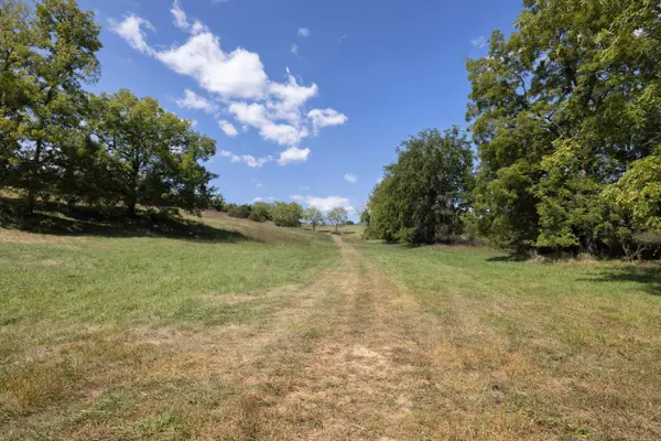 1370 MIDDLEBROOK RD, Staunton, VA 24401