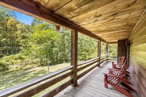 6614 MIDDLEBROOK RD, Raphine, VA 24472