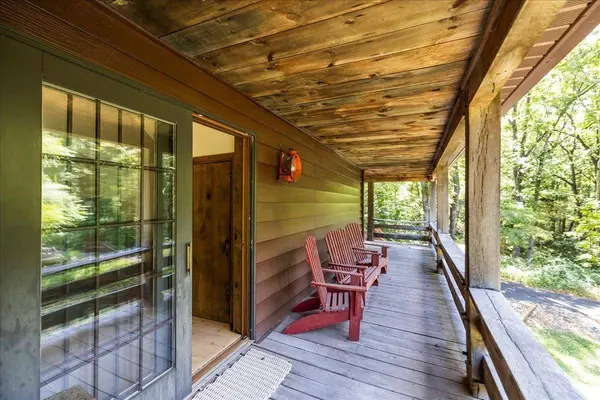 6614 MIDDLEBROOK RD, Raphine, VA 24472