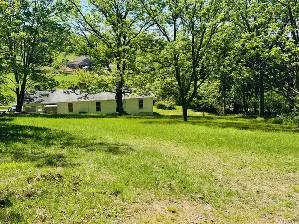 79 ROCKY LN, Stuarts Draft, VA 24477
