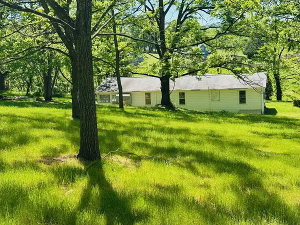 79 ROCKY LN, Stuarts Draft, VA 24477