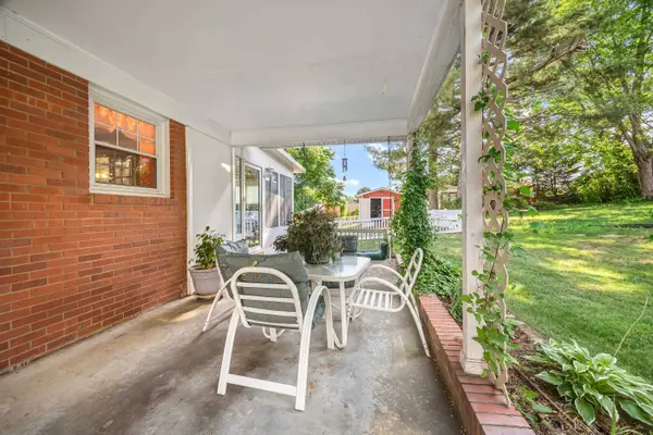 208 TUXEDO RD, Staunton, VA 24401