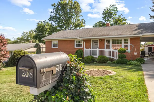 208 TUXEDO RD, Staunton, VA 24401