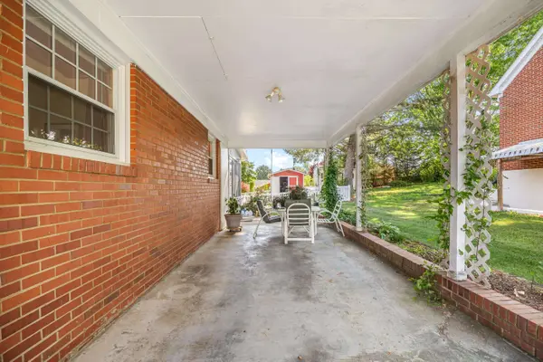 208 TUXEDO RD, Staunton, VA 24401