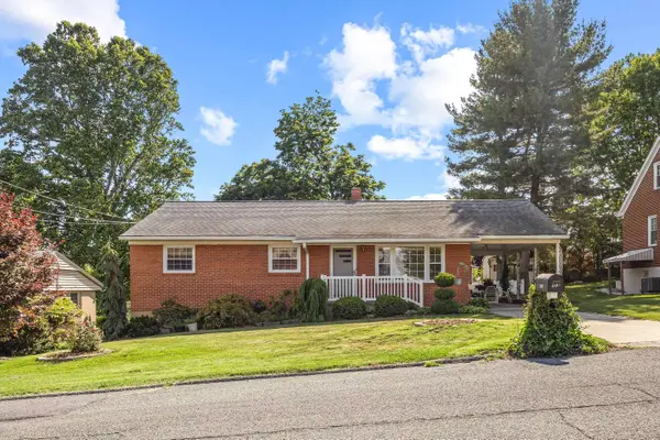 208 TUXEDO RD, Staunton, VA 24401