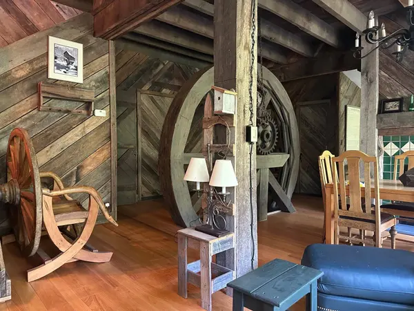 6602 MIDDLEBROOK RD, Raphine, VA 24459