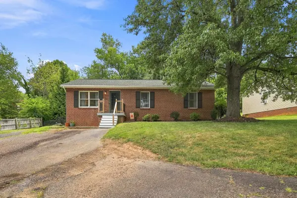 110 LAMBERT ST, Staunton, VA 24401
