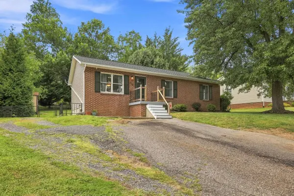 110 LAMBERT ST, Staunton, VA 24401