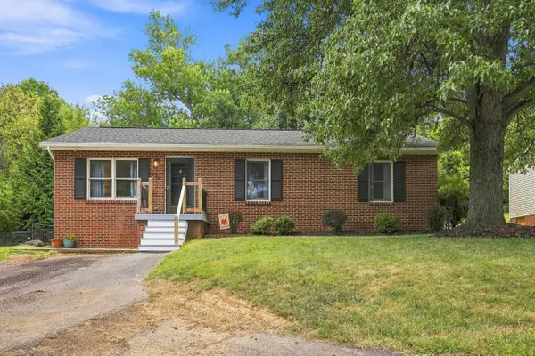 110 LAMBERT ST, Staunton, VA 24401