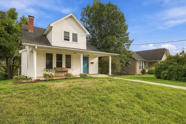 738 HIGHLAND AVE, Waynesboro, VA 22980