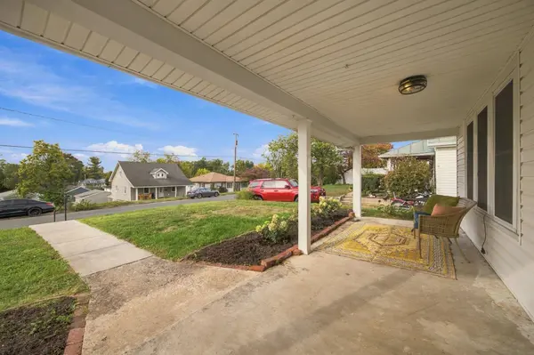 738 HIGHLAND AVE, Waynesboro, VA 22980