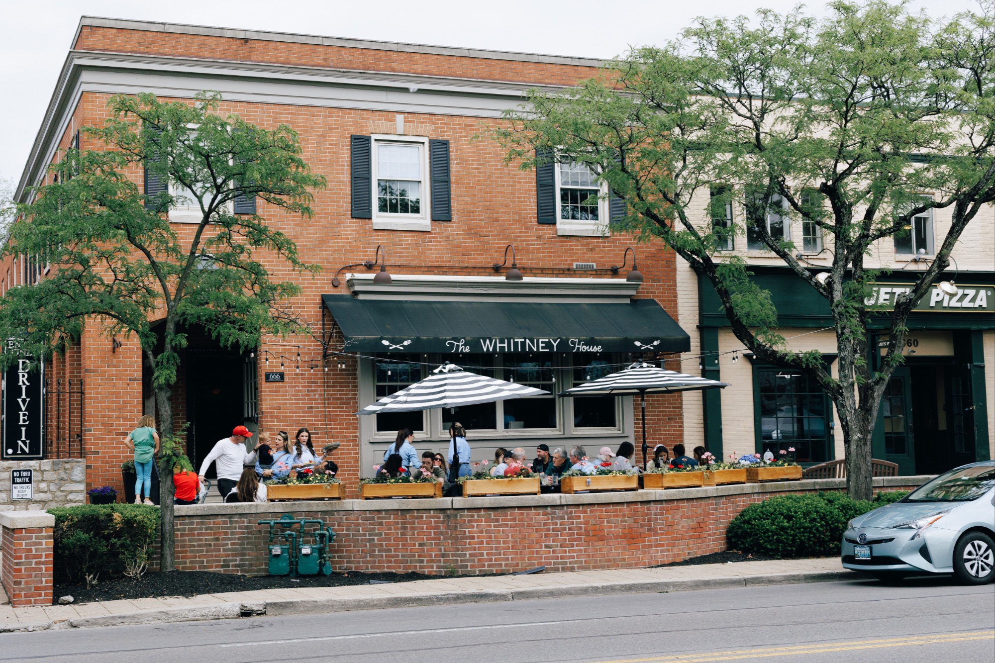 Historic downtown Worthington Ohio restaurants and pedestrian-friendly streets