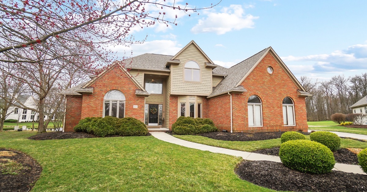 Spacious traditional Central Ohio move-up home with attractive landscaping and a well-maintained exterior