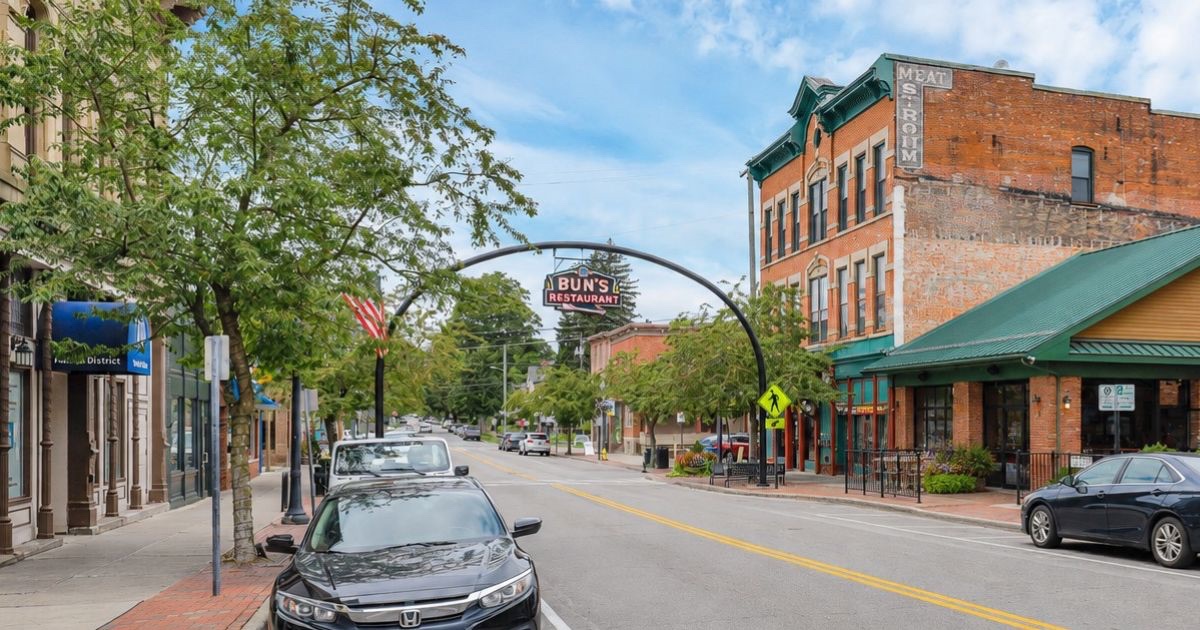 Downtown Delaware Ohio shops and restaurants