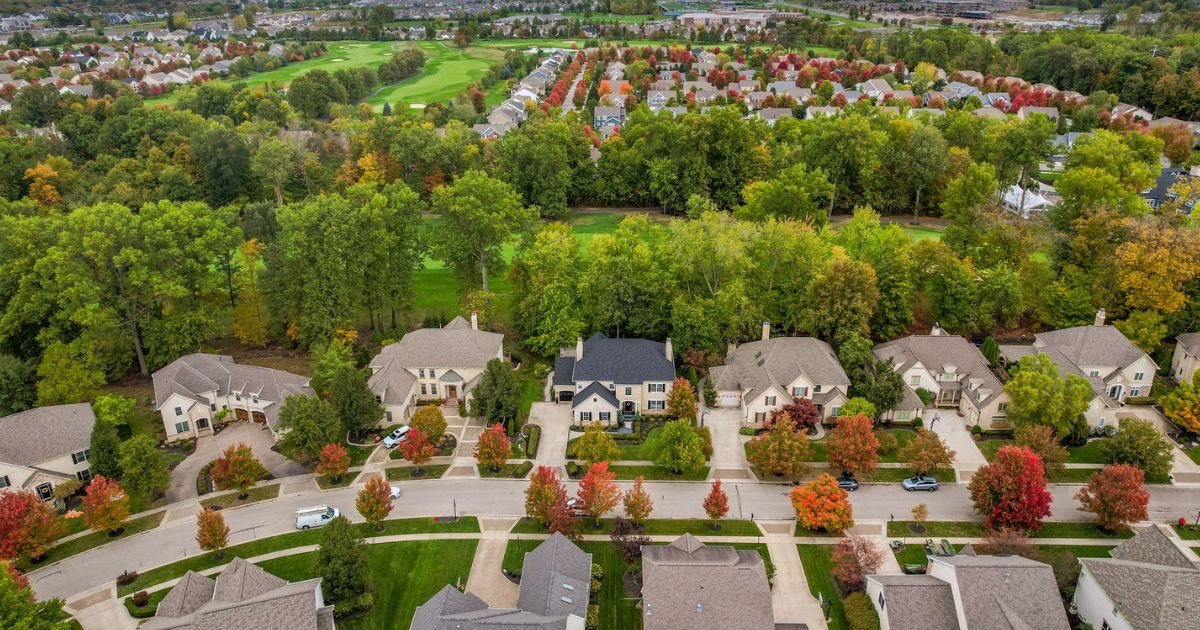 Attractive residential neighborhood with homes and mature landscaping in Powell Ohio