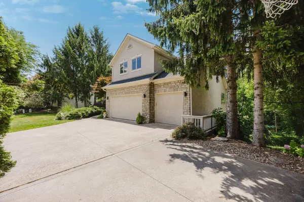 3694 Waverly Place Drive, Lewis Center, OH 43035