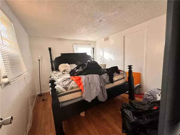 8009 Park AVE, Kansas City, MO 64132