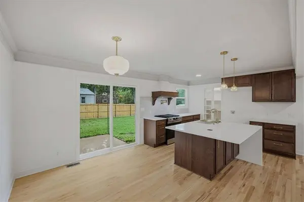 5806 W 75th ST, Prairie Village, KS 66208