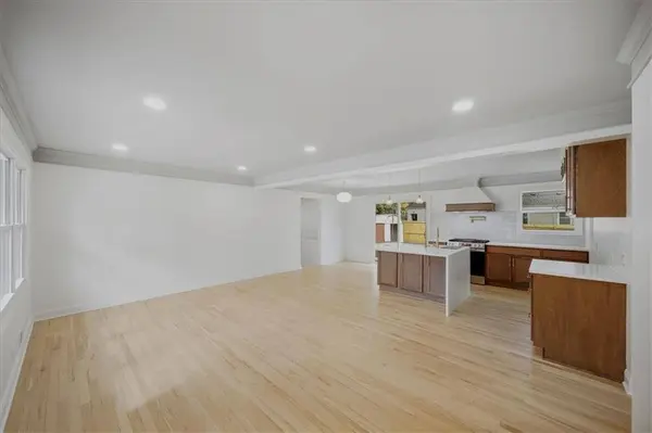 5806 W 75th ST, Prairie Village, KS 66208