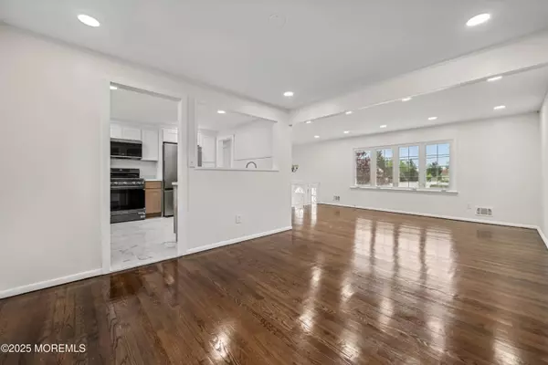 344 Colonial Drive, Toms River, NJ 08753