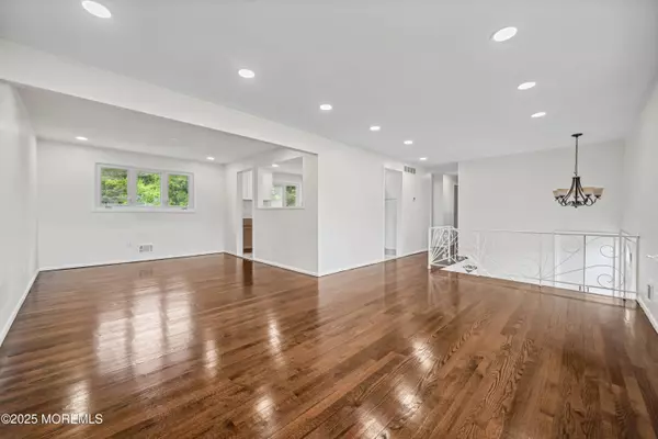 344 Colonial Drive, Toms River, NJ 08753