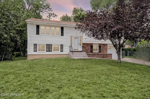 344 Colonial Drive, Toms River, NJ 08753