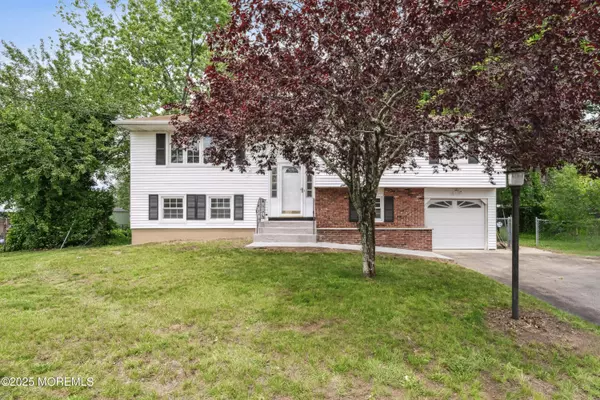 344 Colonial Drive, Toms River, NJ 08753