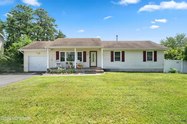 900 10th Avenue, Toms River, NJ 08757