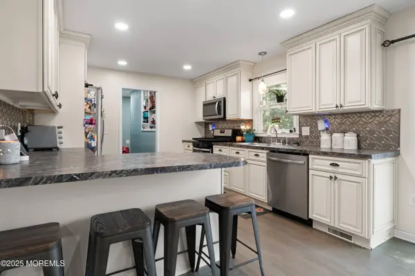 900 10th Avenue, Toms River, NJ 08757