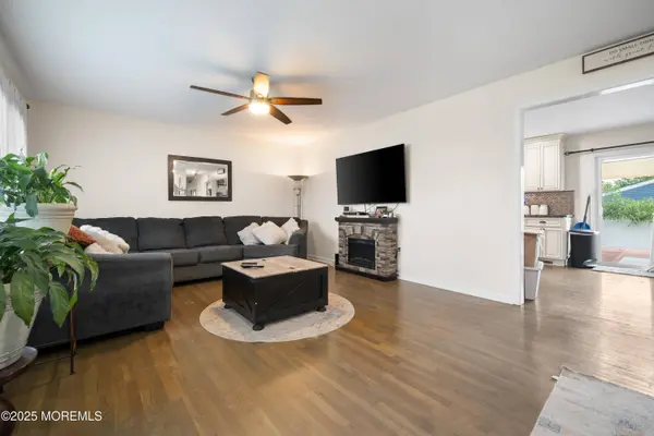 900 10th Avenue, Toms River, NJ 08757