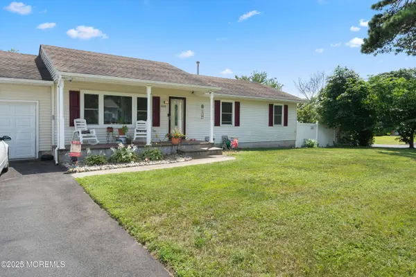 900 10th Avenue, Toms River, NJ 08757